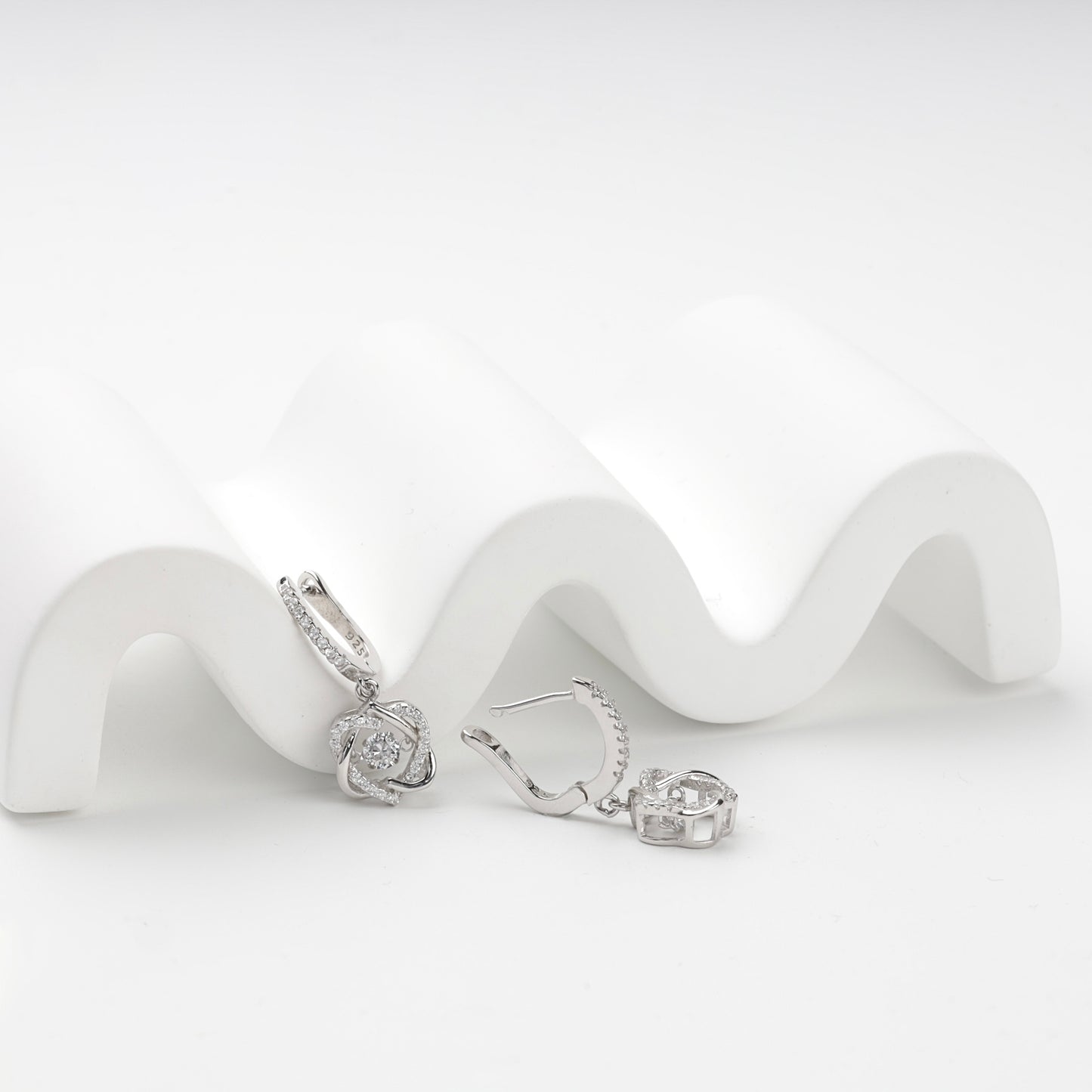 Openwork back and English-lock closure on Silver 925 drop earrings — Kabluchka