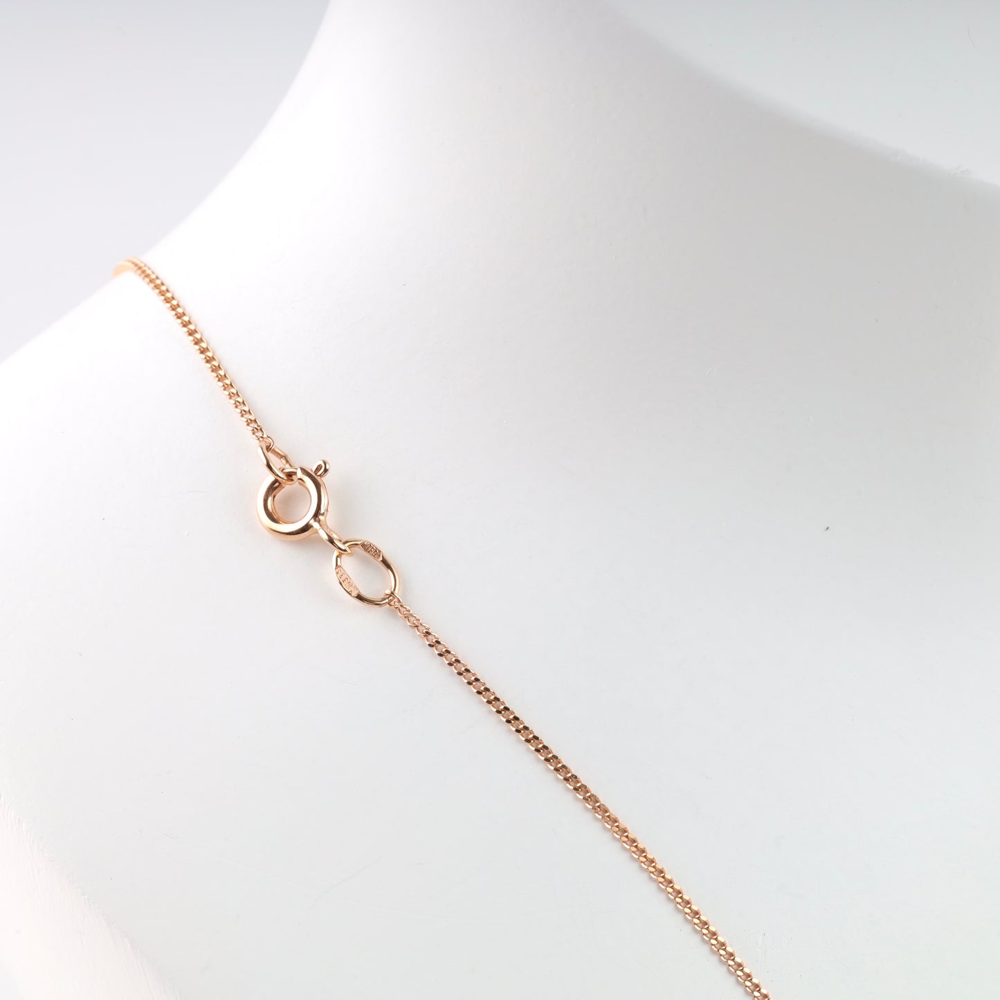 Rose gold 585 chain necklace close-up links - Kabluchka Jewelry Store