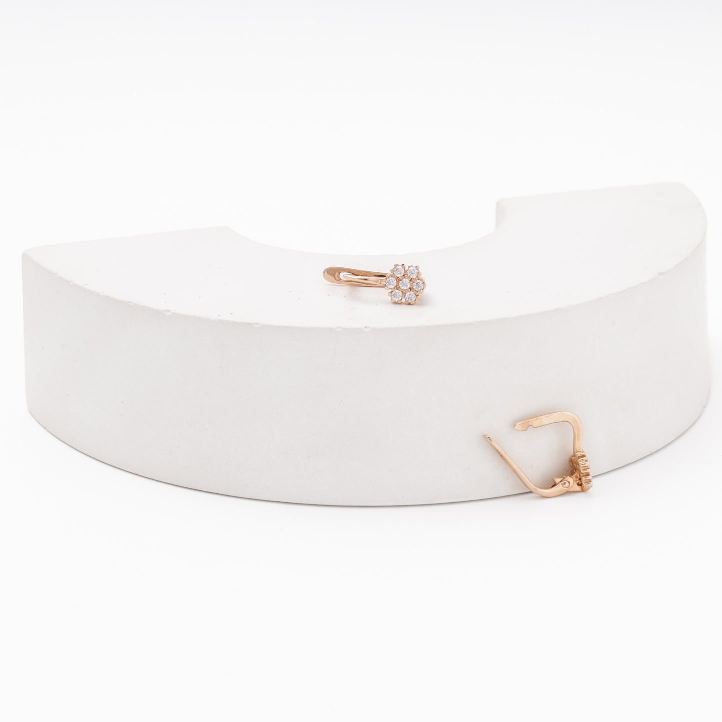 Rose gold 585 CZ flower earrings — detail angle — Kabluchka