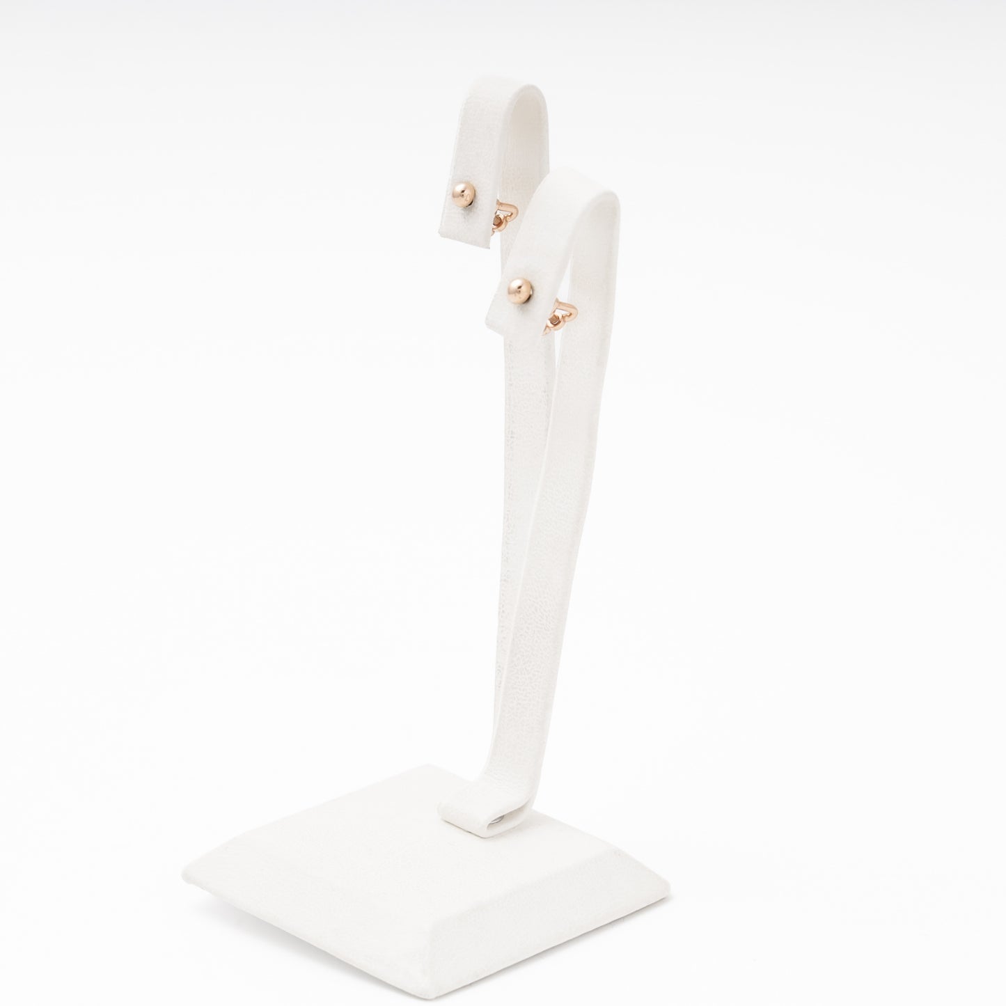 Rose Gold 585 heart stud earrings close-up - Kabluchka