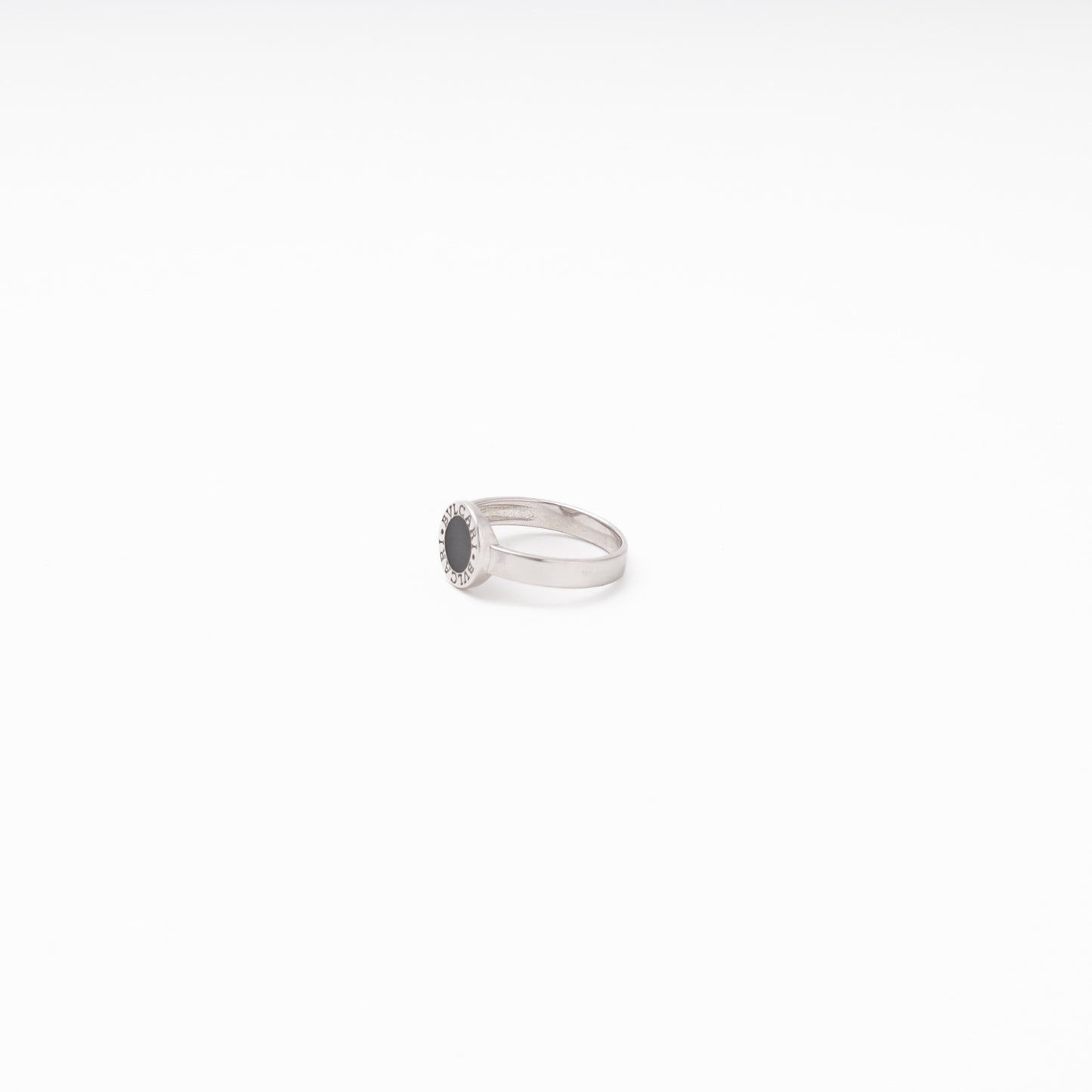 Silver 925 ring with round black enamel top wide view — Kabluchka