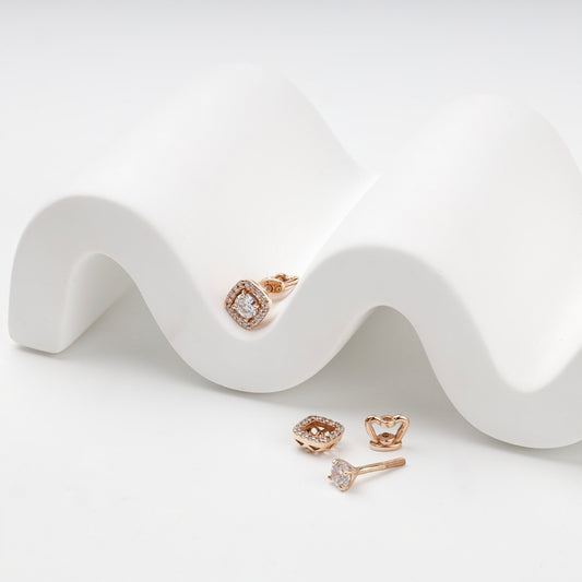 Openwork setting and screw-back closure on halo stud earrings — Kabluchka