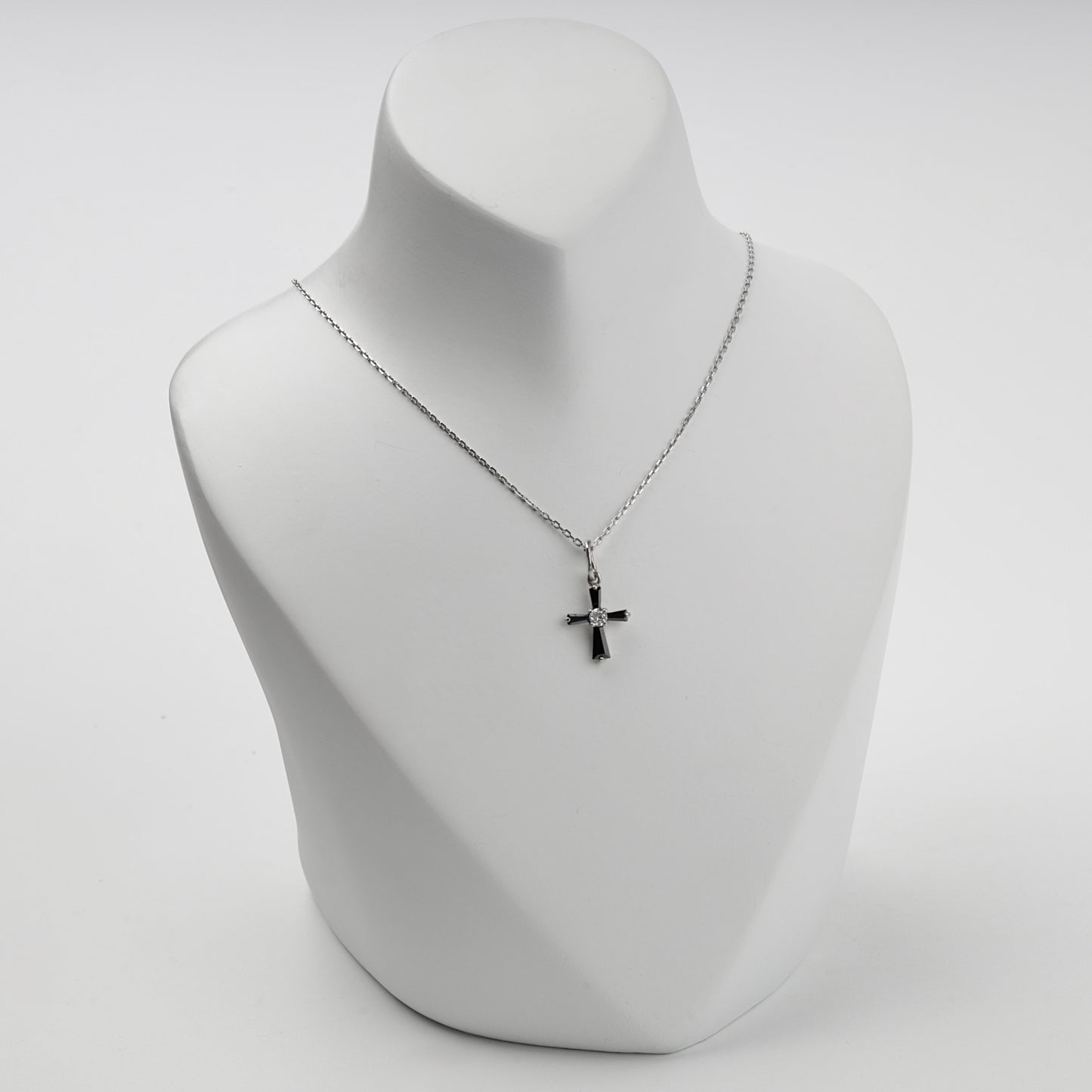 Silver 925 black and clear cubic zirconia cross pendant — side detail — Kabluchka