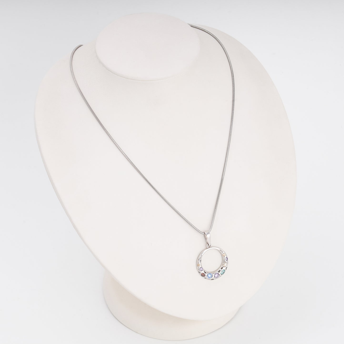 14K white gold open ring pendant multicolor zirconia detail — Kabluchka