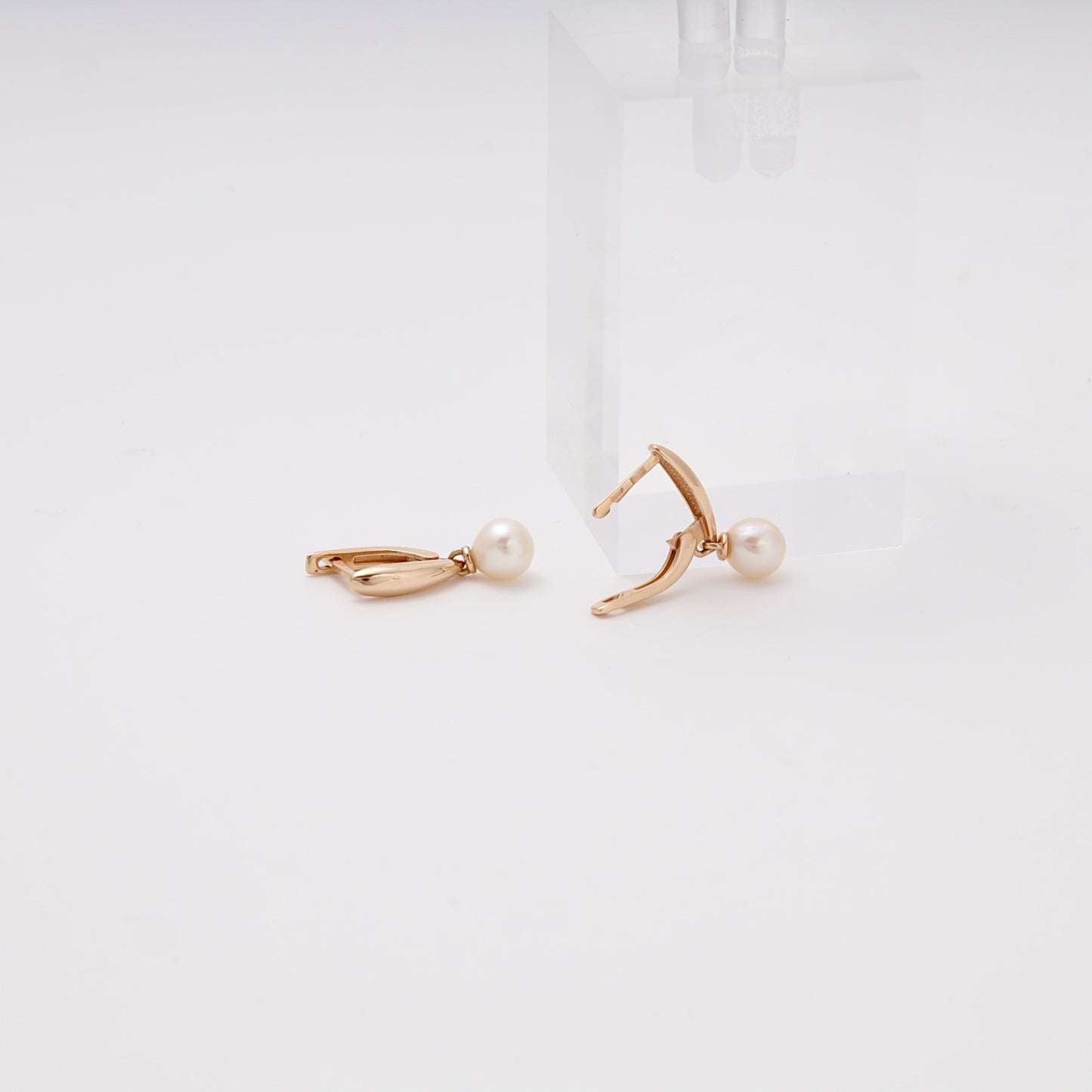 Rose Gold 585 Drop Earrings with Cultured Pearl — detail — Kabluchka