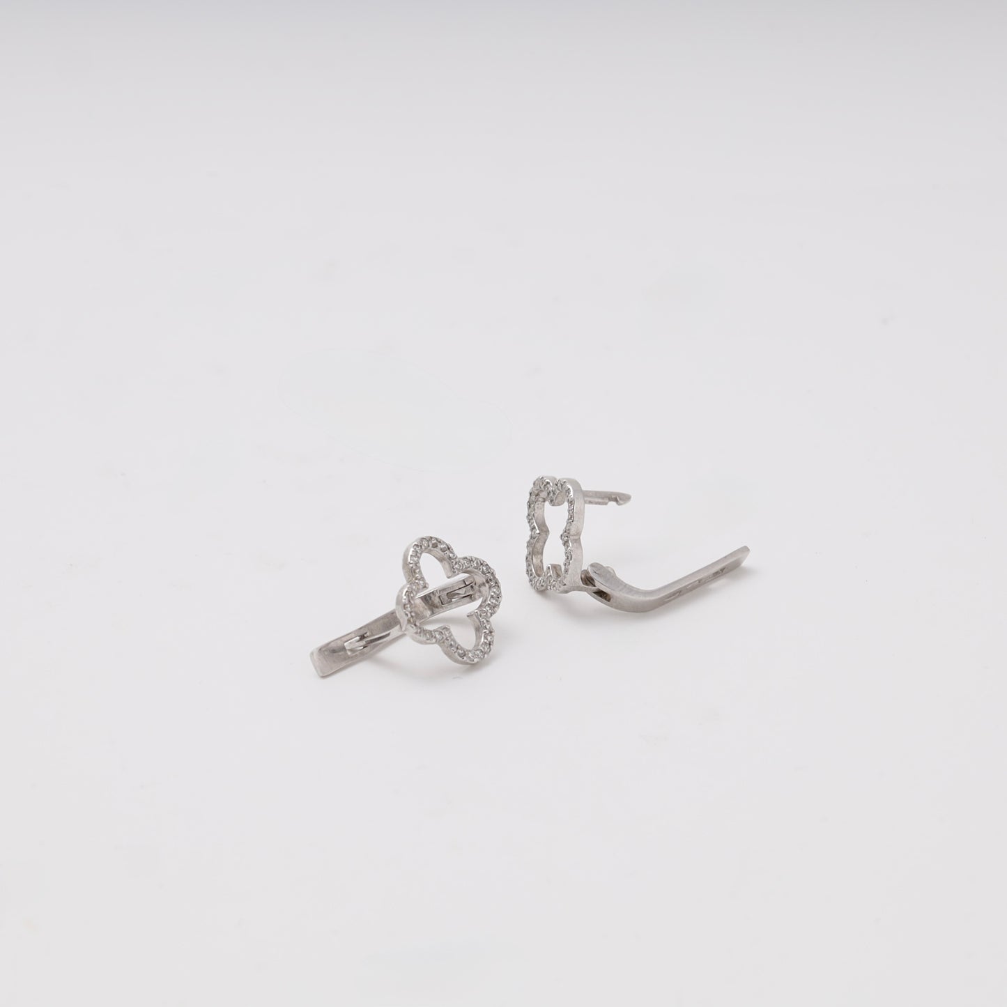Silver 925 clover earrings close-up — Kabluchka