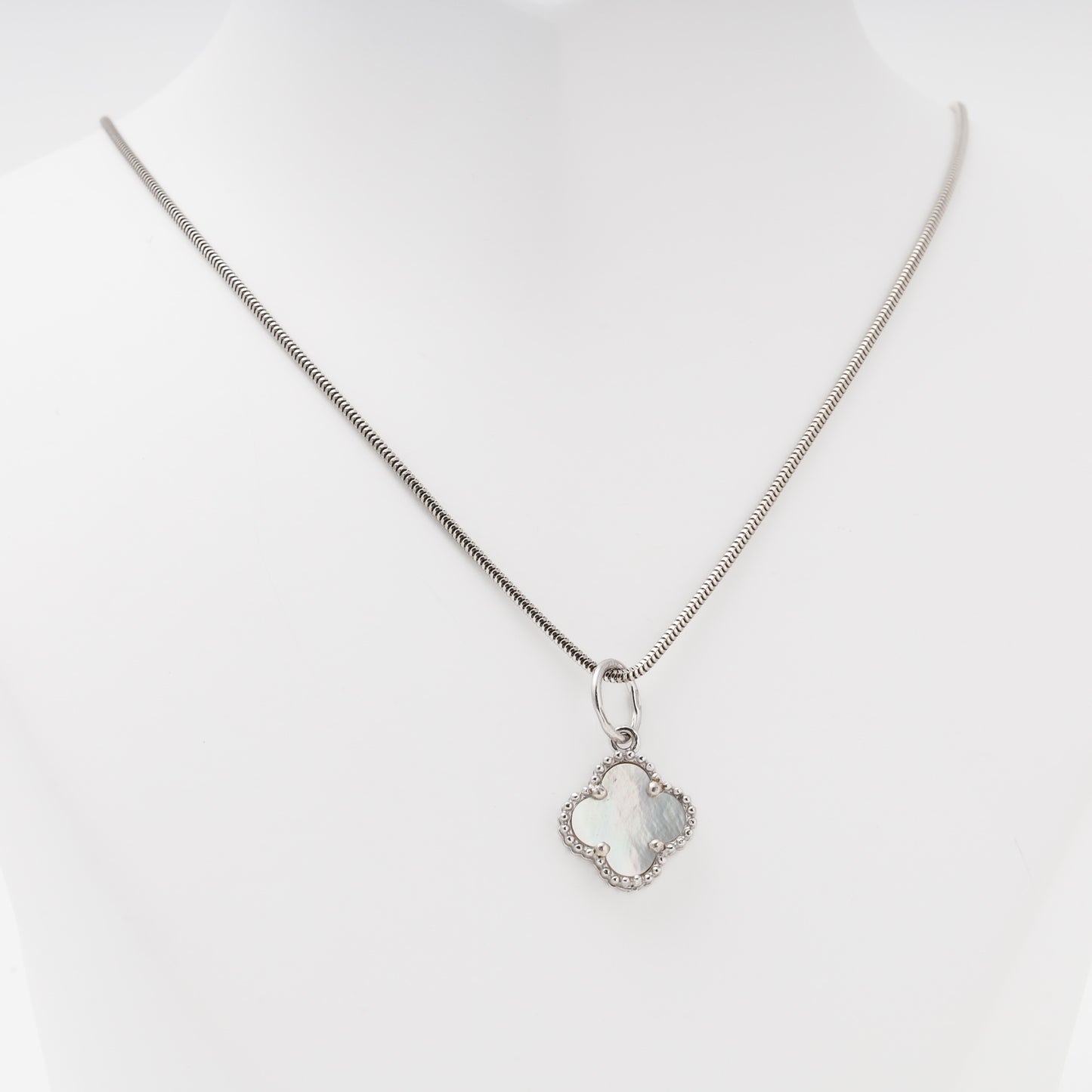 Silver 925 Clover Pendant with Mother-of-Pearl — Kabluchka