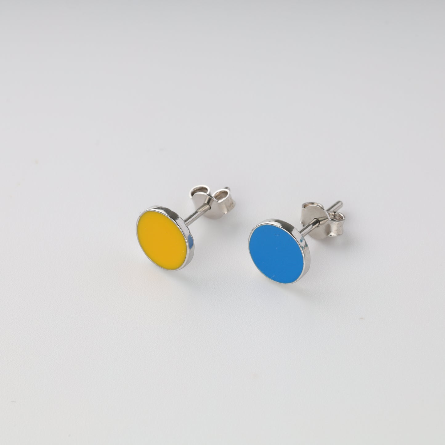 Silver 925 enamel stud earrings blue and yellow close-up - Kabluchka