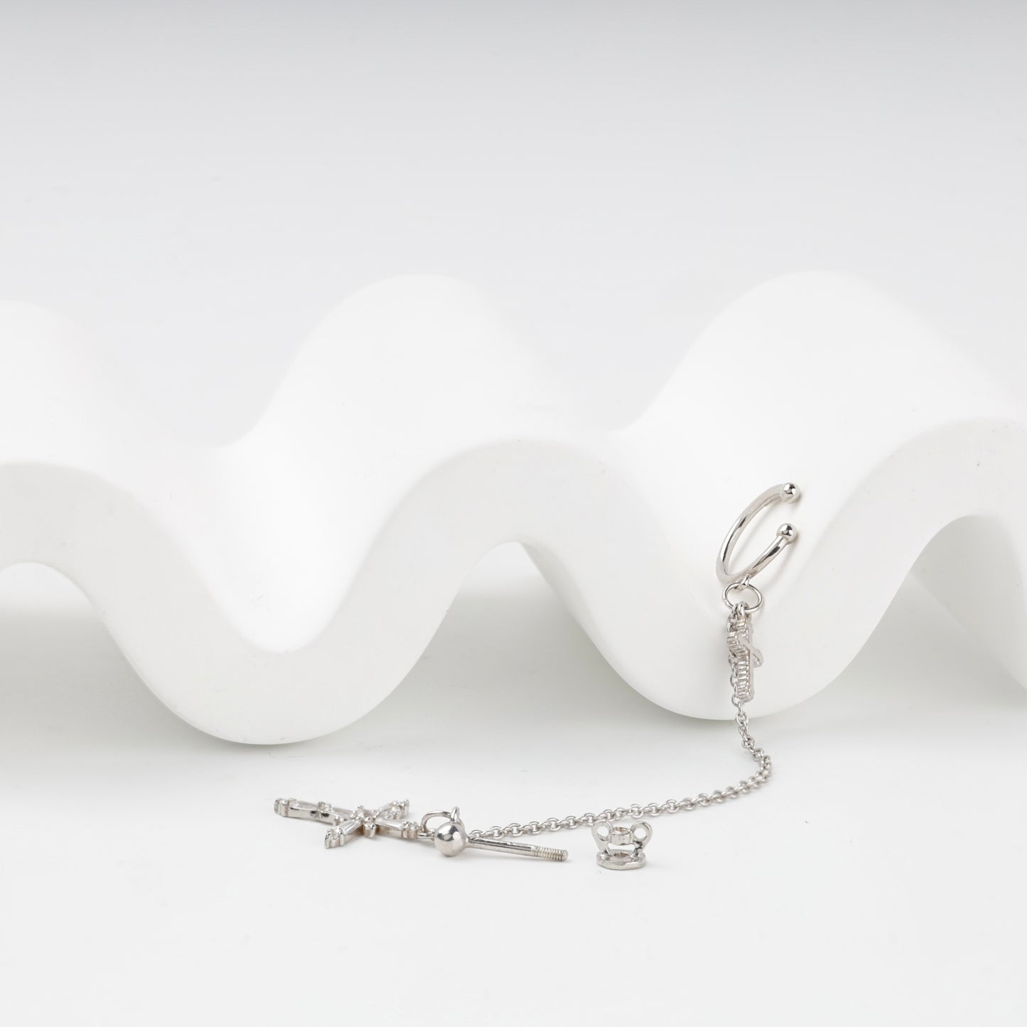 Cross ear cuff earring with screw-back stud fitting, detail — Kabluchka