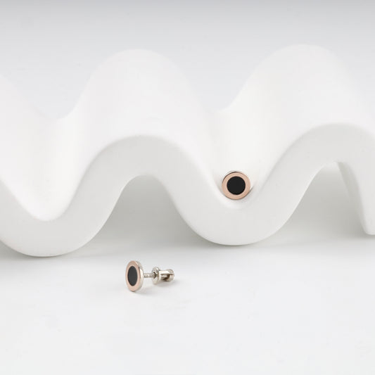 Silver 925 stud earrings with black enamel and gold 375 — Kabluchka