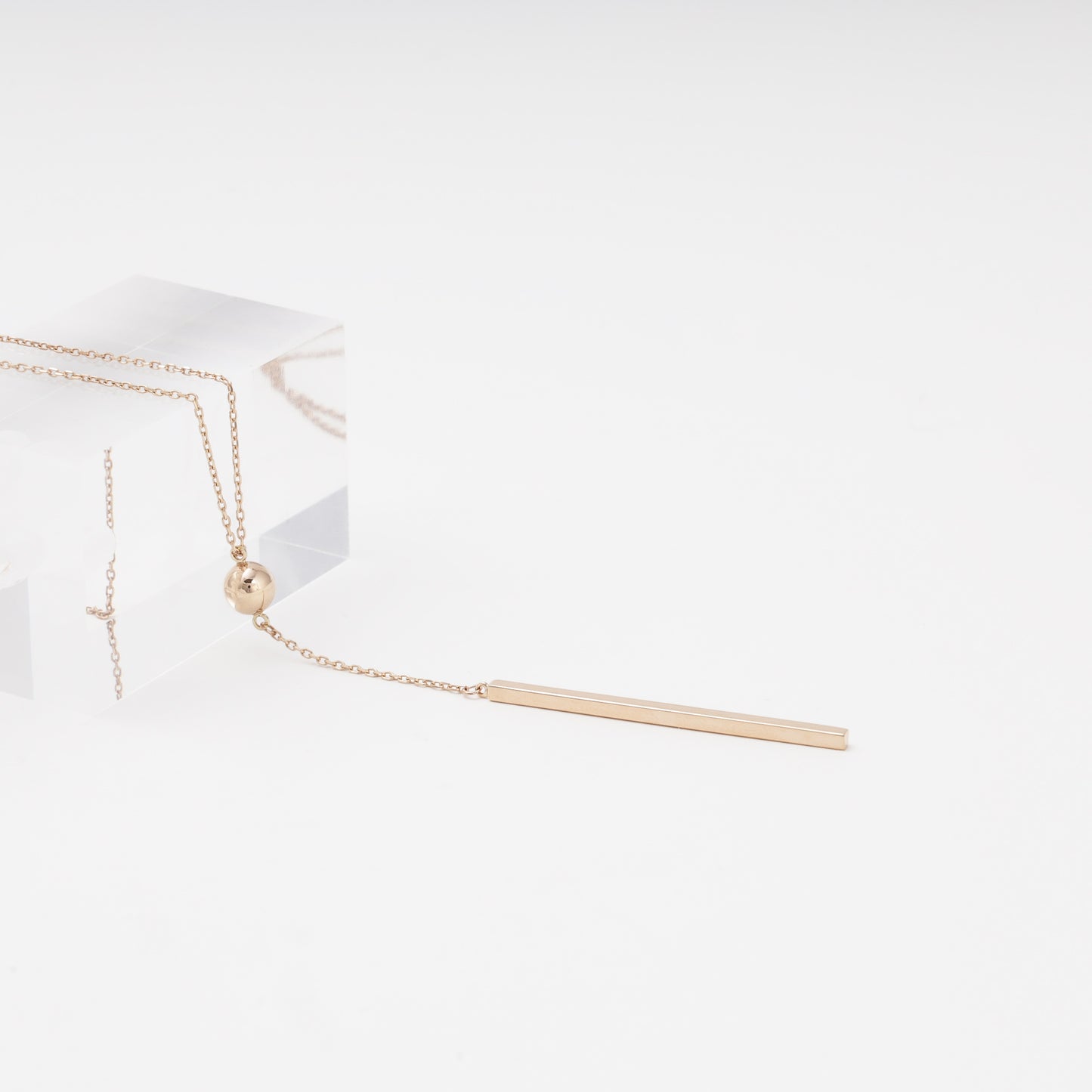 Rose Gold 585 Ball Station Lariat Necklace — ball and bar pendant detail — Kabluchka