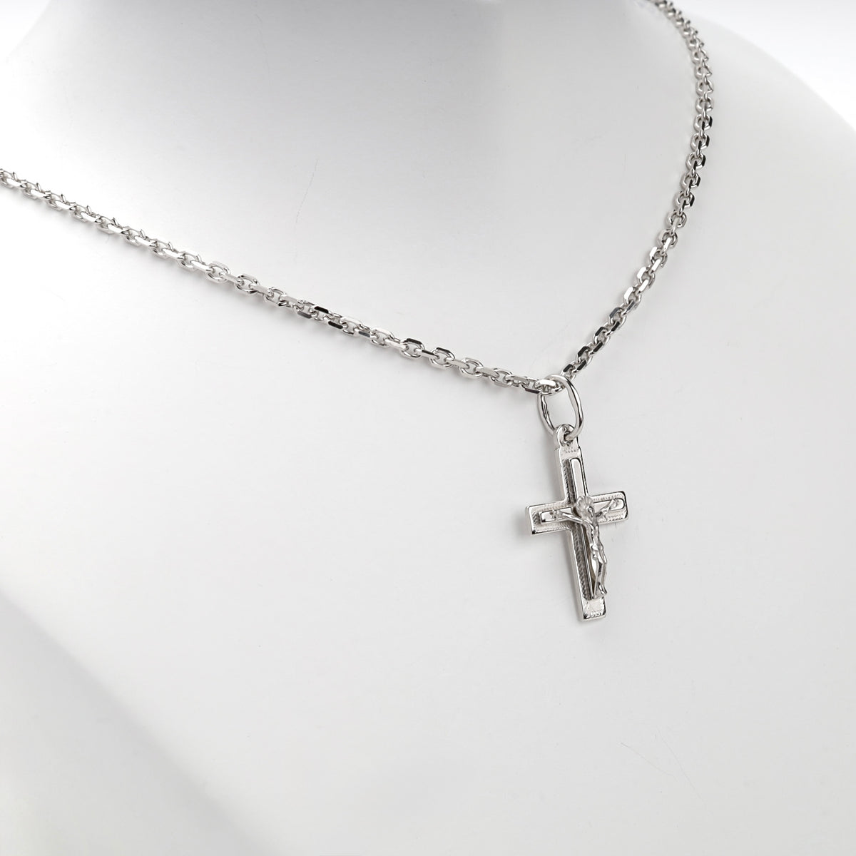 Silver 925 open-frame crucifix pendant, display view