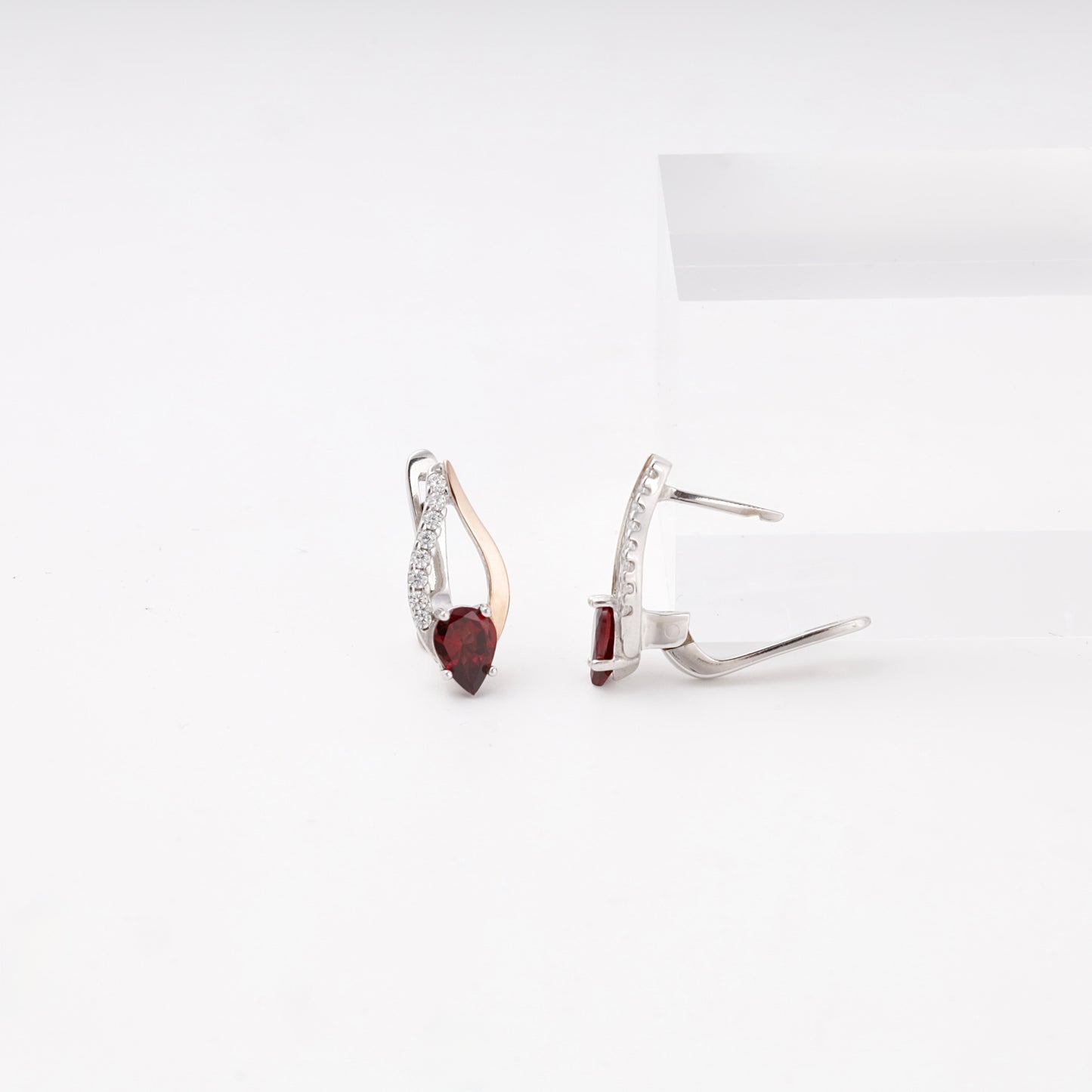 Silver 925 garnet drop earrings side view with English lock — Kabluchka