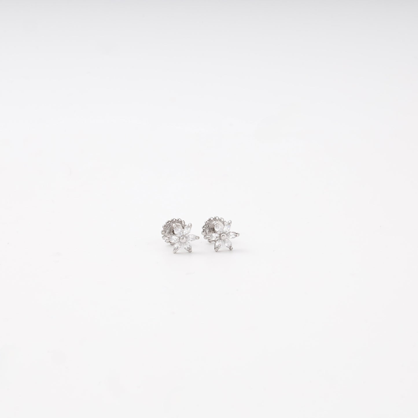 Measurement detail — Silver 925 flower CZ stud earrings — Kabluchka