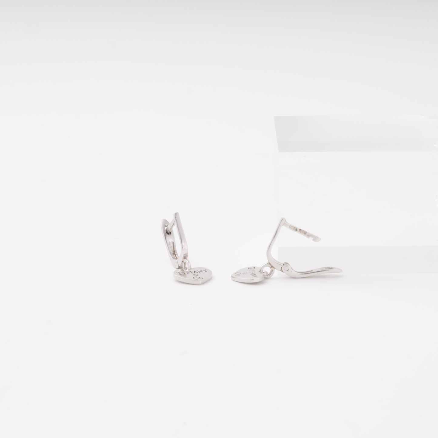 Silver 925 heart drop earrings close-up — Kabluchka