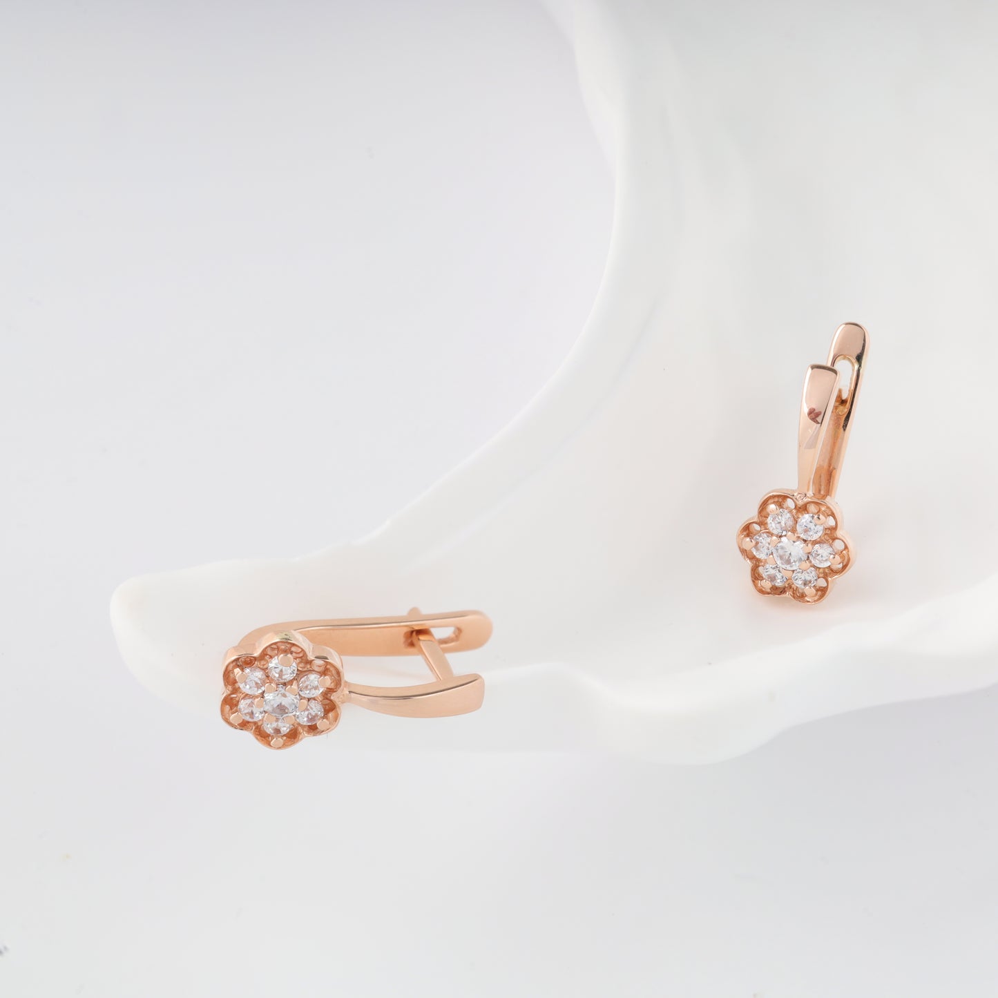 Rose gold 585 floral earrings CZ stones detail - Kabluchka