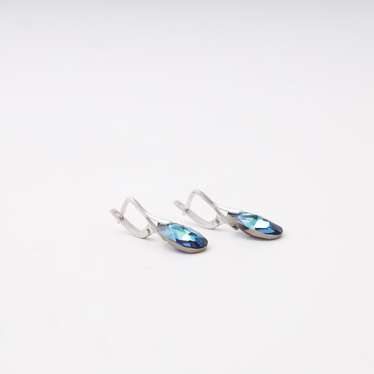 Silver 925 blue Swarovski drop earrings close-up — Kabluchka