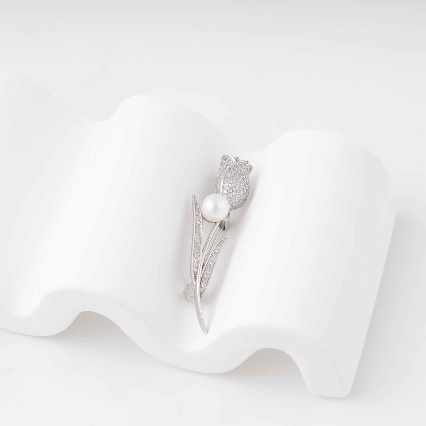 Silver 925 tulip brooch with cubic zirconia, side view — Kabluchka