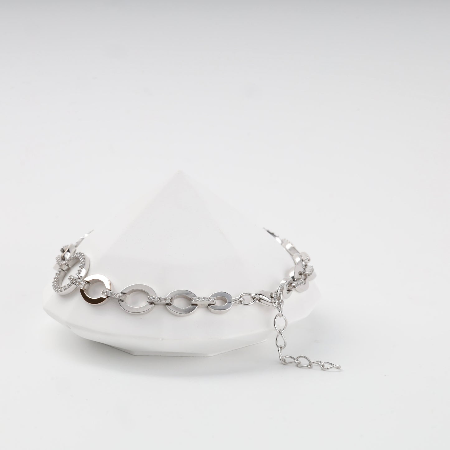 Back view of round cubic zirconia link bracelet — Kabluchka
