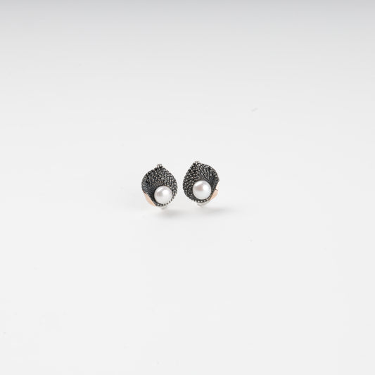 Pearl and dark cubic zirconia earrings with English locks — Kabluchka
