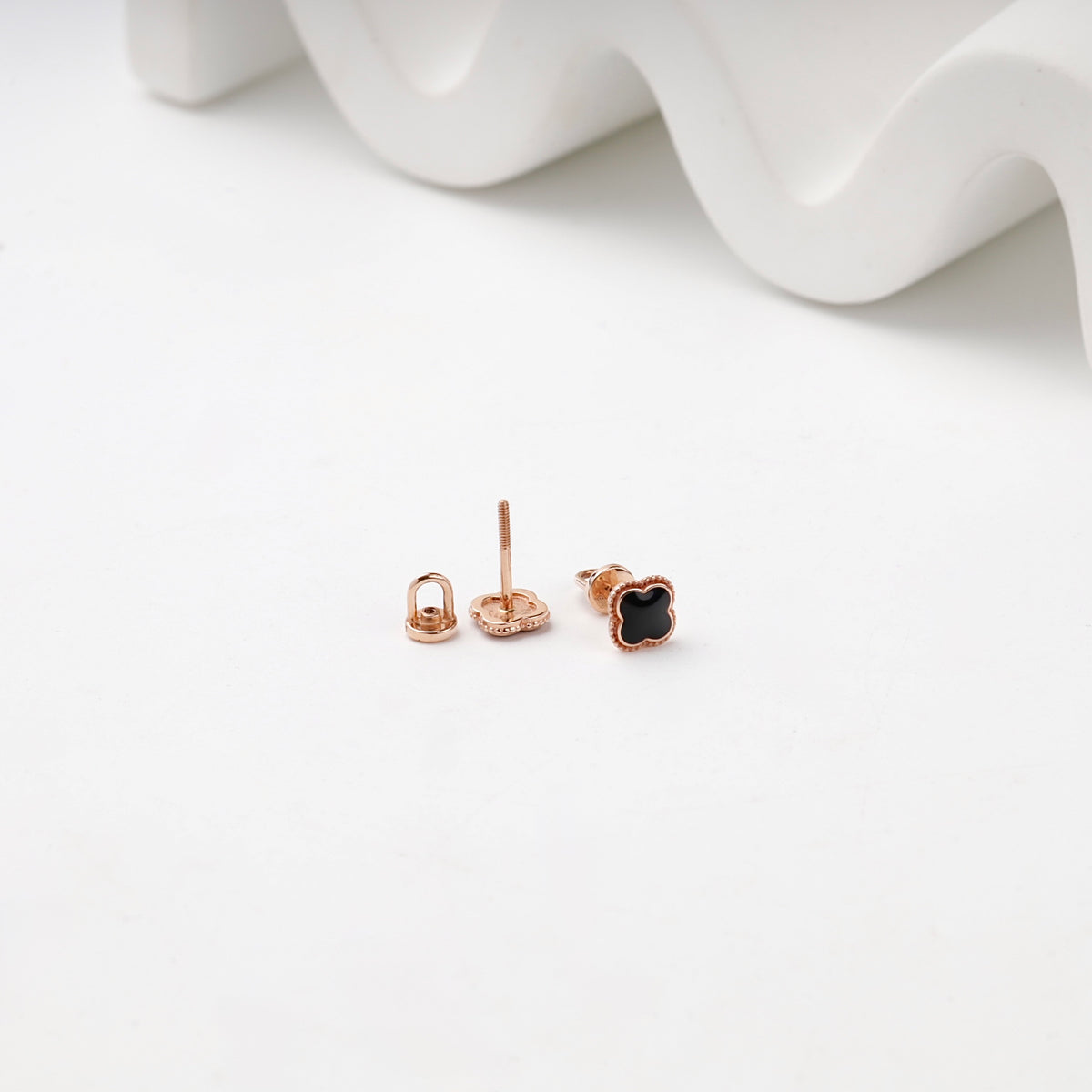 Rose Gold 14K (585) Black Enamel Clover Stud Earrings — closure detail — Kabluchka
