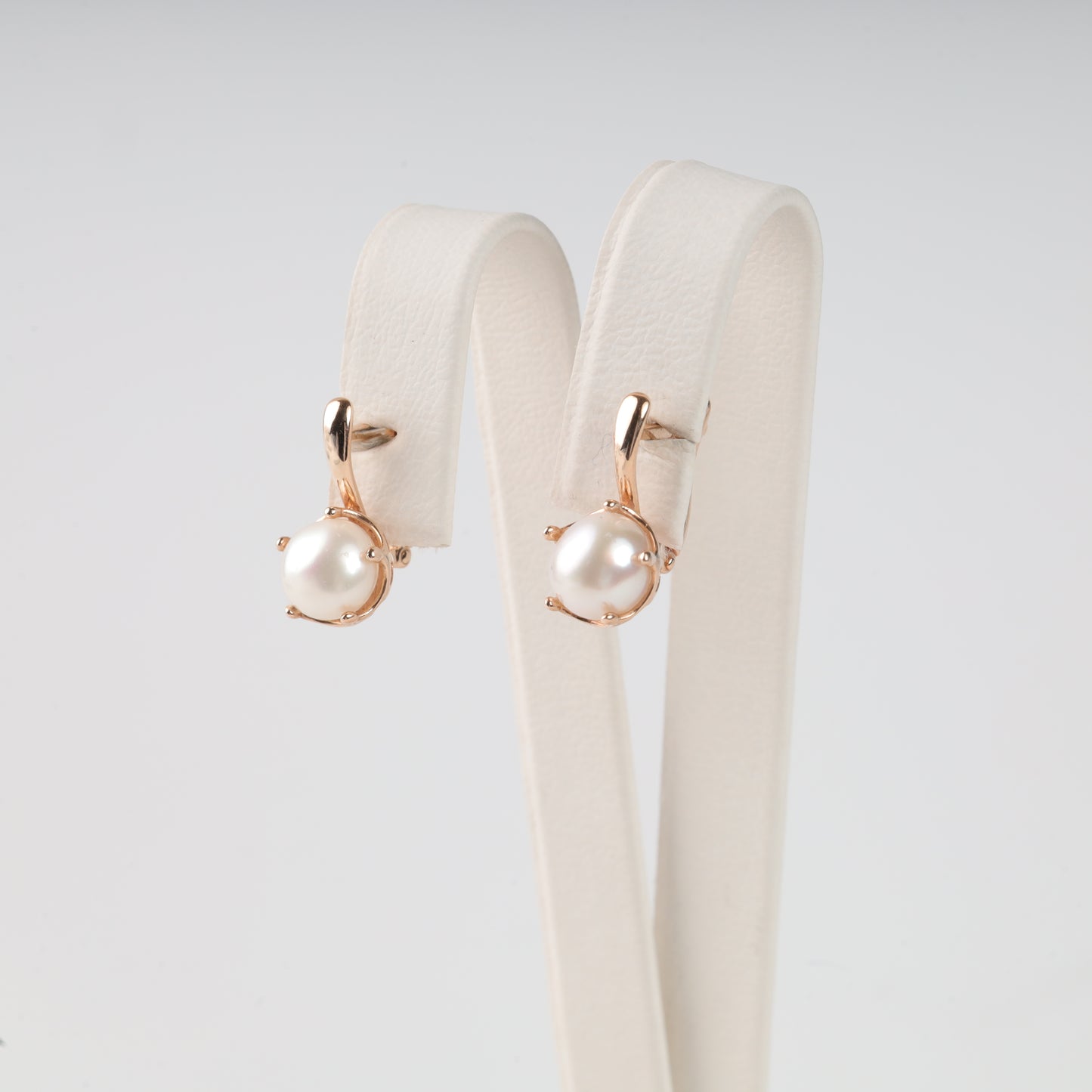 Rose gold 585 cultured pearl earrings - Kabluchka Jewelry