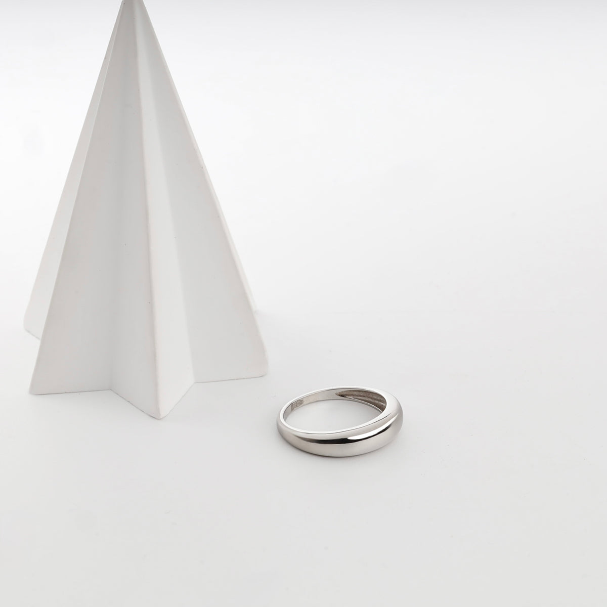 Silver 925 polished ring — profile view — Kabluchka