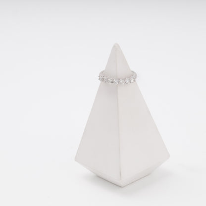 Diamond band ring on pyramid display prop - Kabluchka