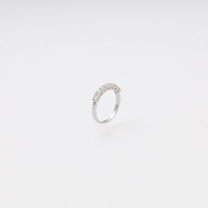 Diamond ring seven stones shared prong setting close-up - Kabluchka store