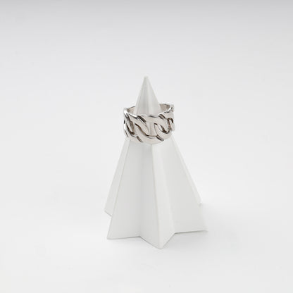 Openwork chain-motif Silver 925 ring on display — Kabluchka