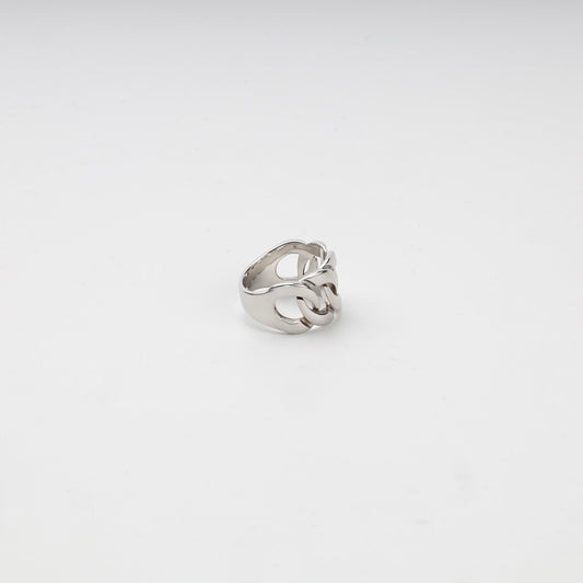 Silver curb-link ring, front view — Kabluchka