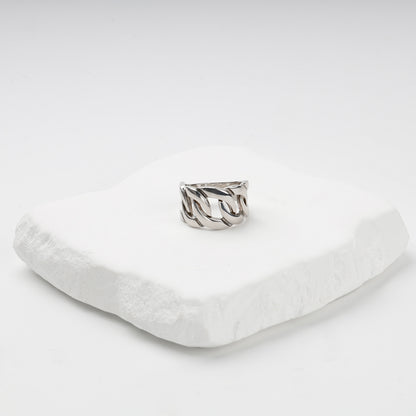 Polished silver curb-link ring, angled view — Kabluchka