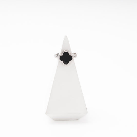 Silver 925 clover ring with black enamel on cone display — Kabluchka