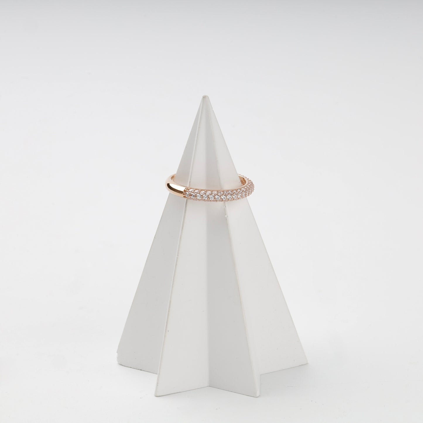 Rose Gold 585 pavé band, angled side view