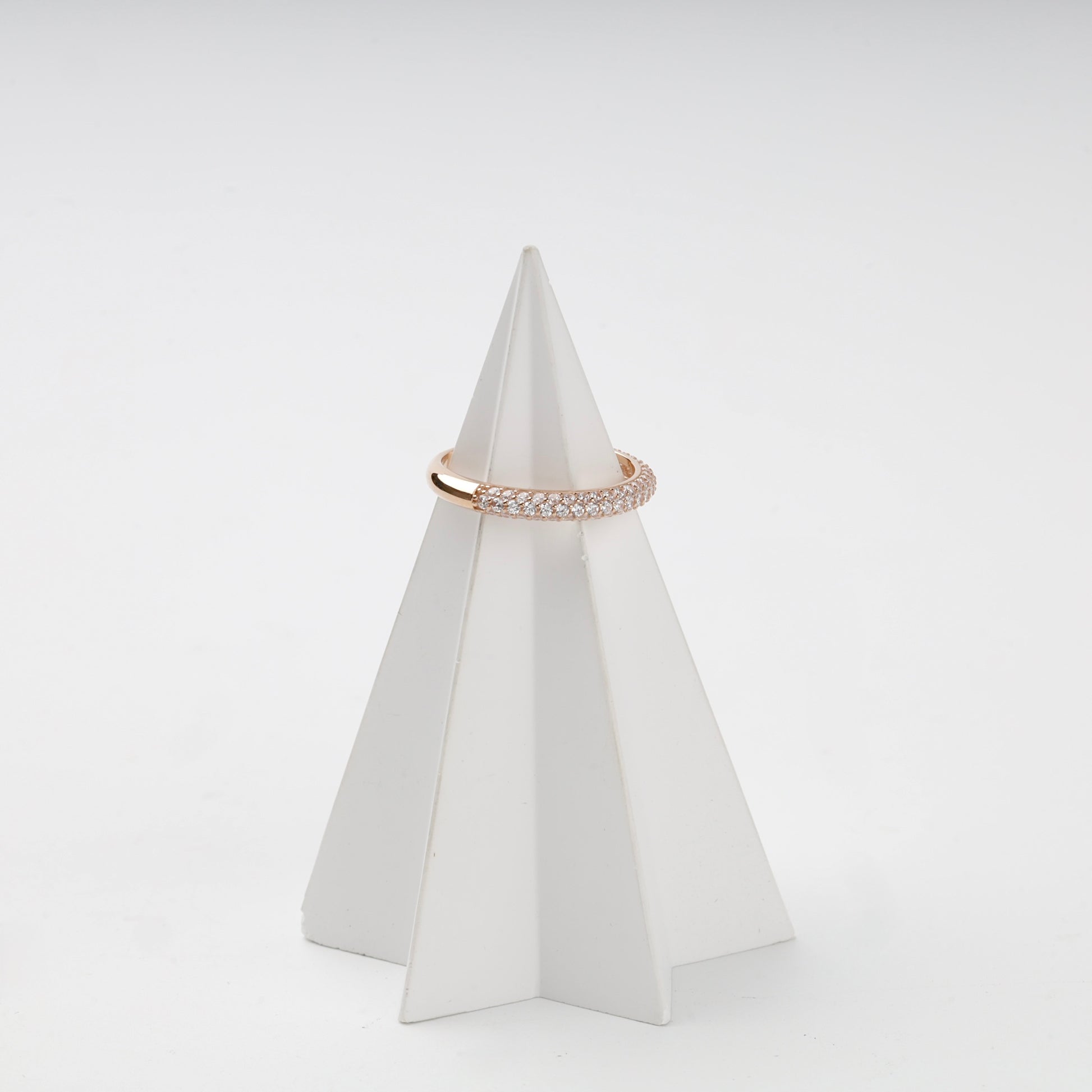 Rose Gold 585 pavé band, angled side view
