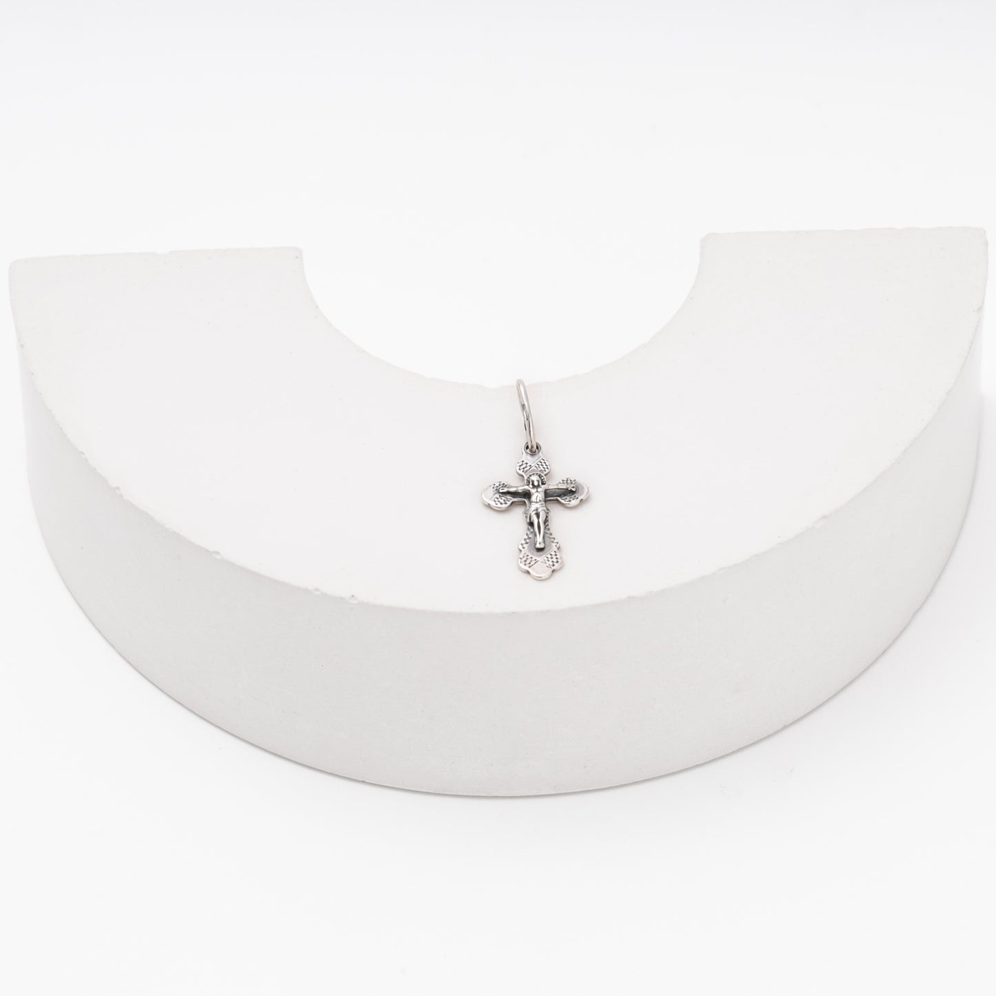 Silver crucifix pendant side view, Kabluchka
