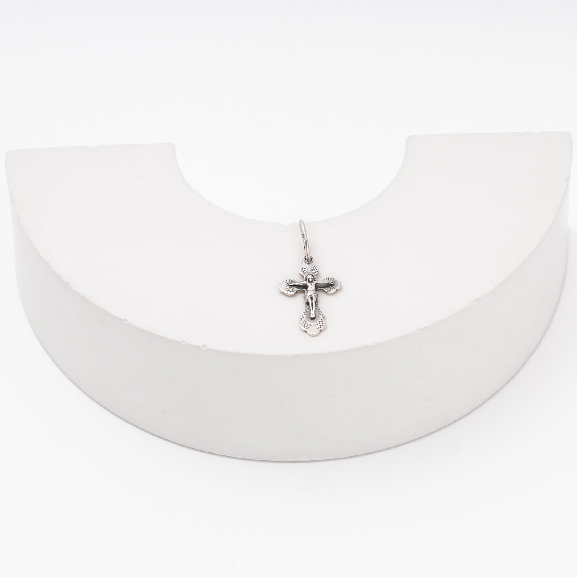 Silver crucifix pendant side view, Kabluchka