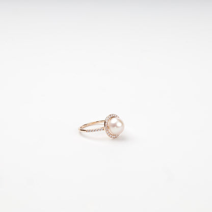 Cultured pearl halo ring in rose gold, front view — Kabluchka