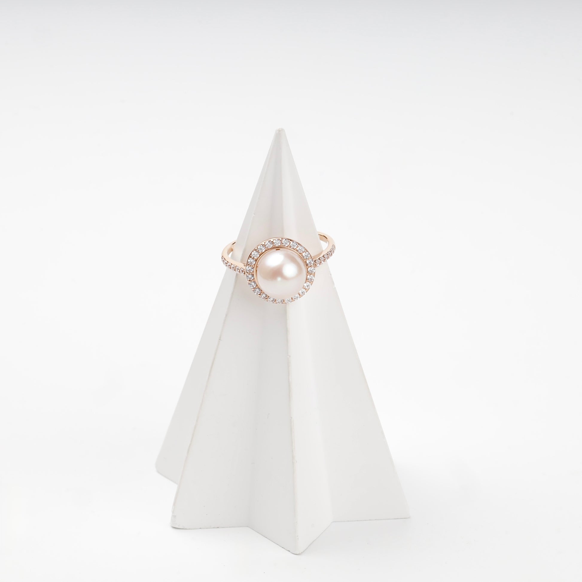 Pearl halo ring with stone-set shoulders, angled view — Kabluchka