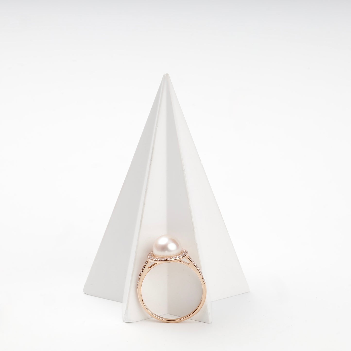 Rose Gold 585 cultured pearl halo ring, side view — Kabluchka