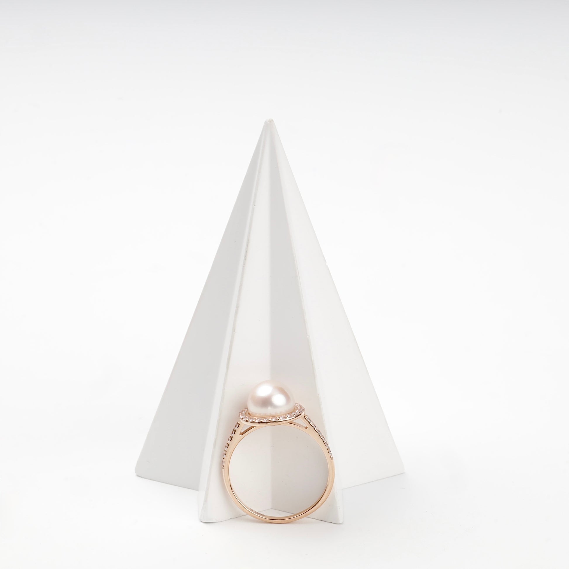 Rose Gold 585 cultured pearl halo ring, side view — Kabluchka