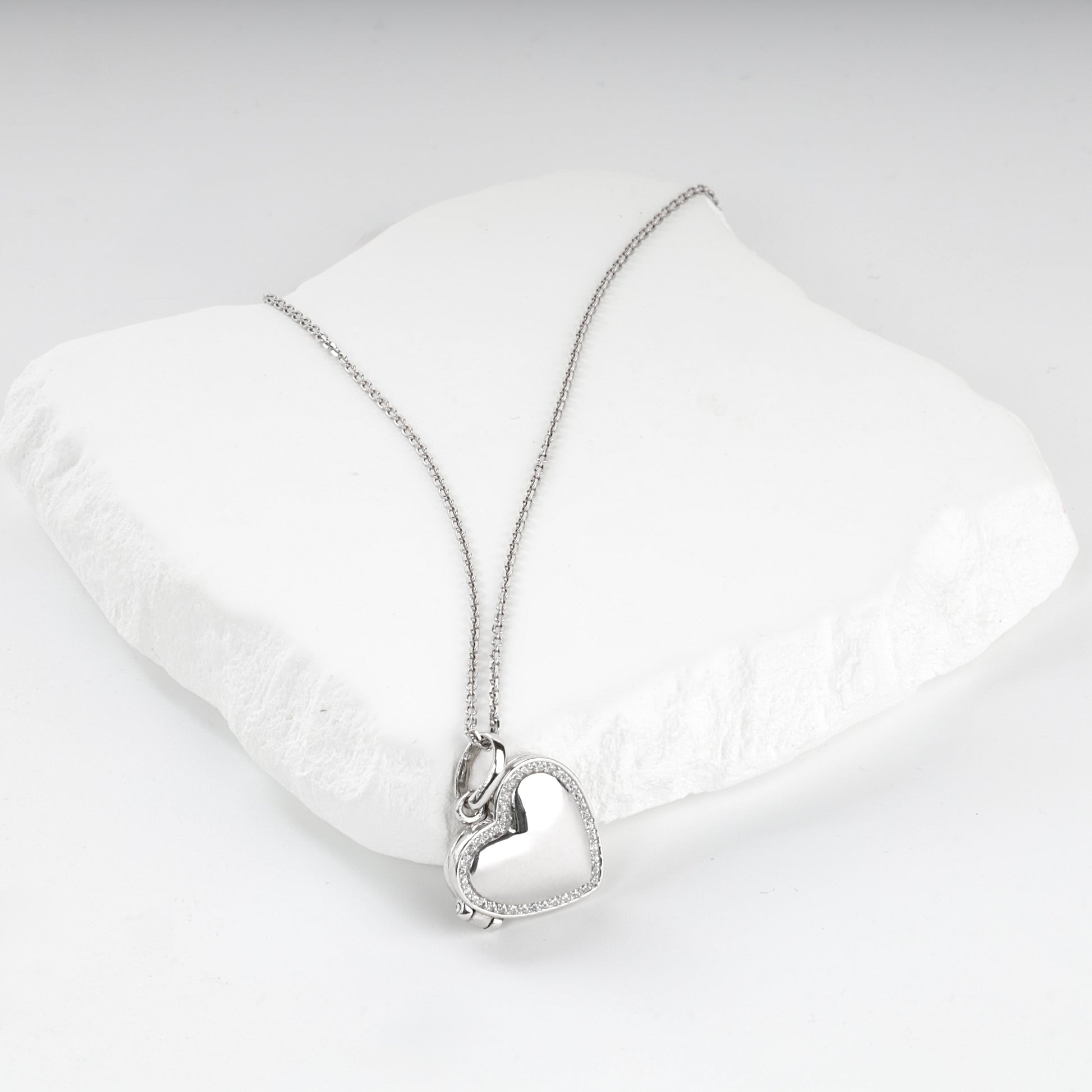 Clear cubic zirconia border on a Silver 925 heart locket