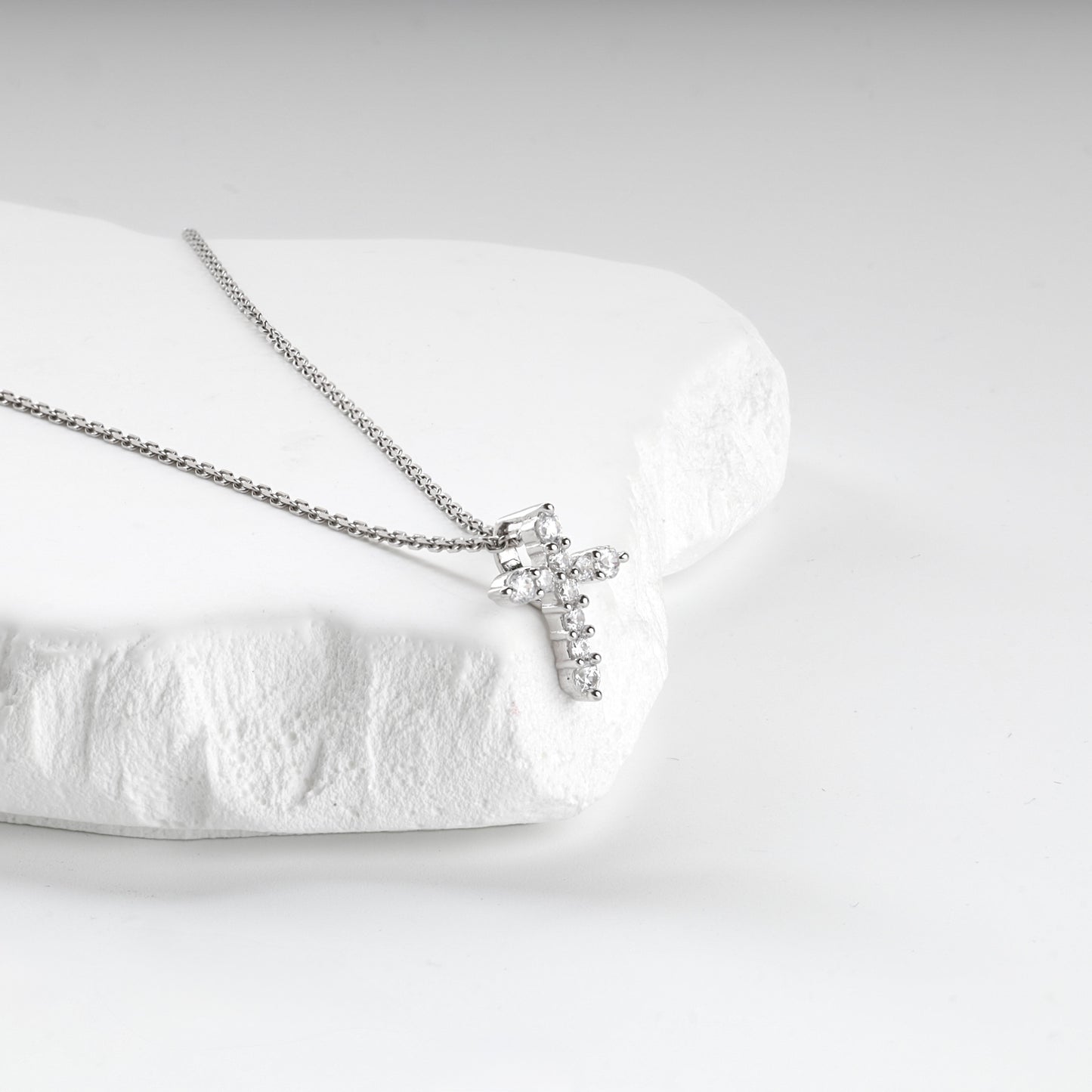 Rhodium-plated Silver 925 cluster zirconia cross pendant, product view 2 — Kabluchka