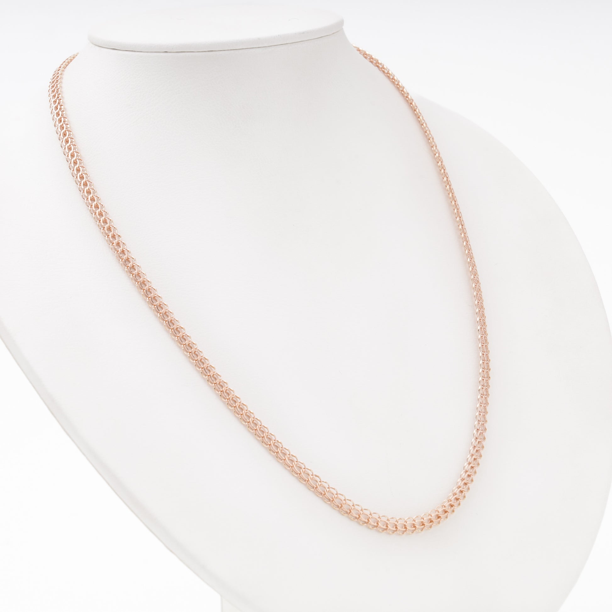 Rose gold 585 cardinal chain close-up texture detail — Kabluchka