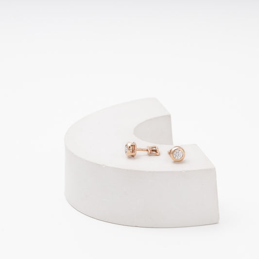 Rose Gold 585 round bezel CZ stud earrings side view - Kabluchka