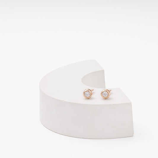 Rose Gold 585 round bezel CZ stud earrings front view - Kabluchka