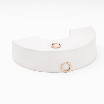 Rose gold round huggie top view — Kabluchka