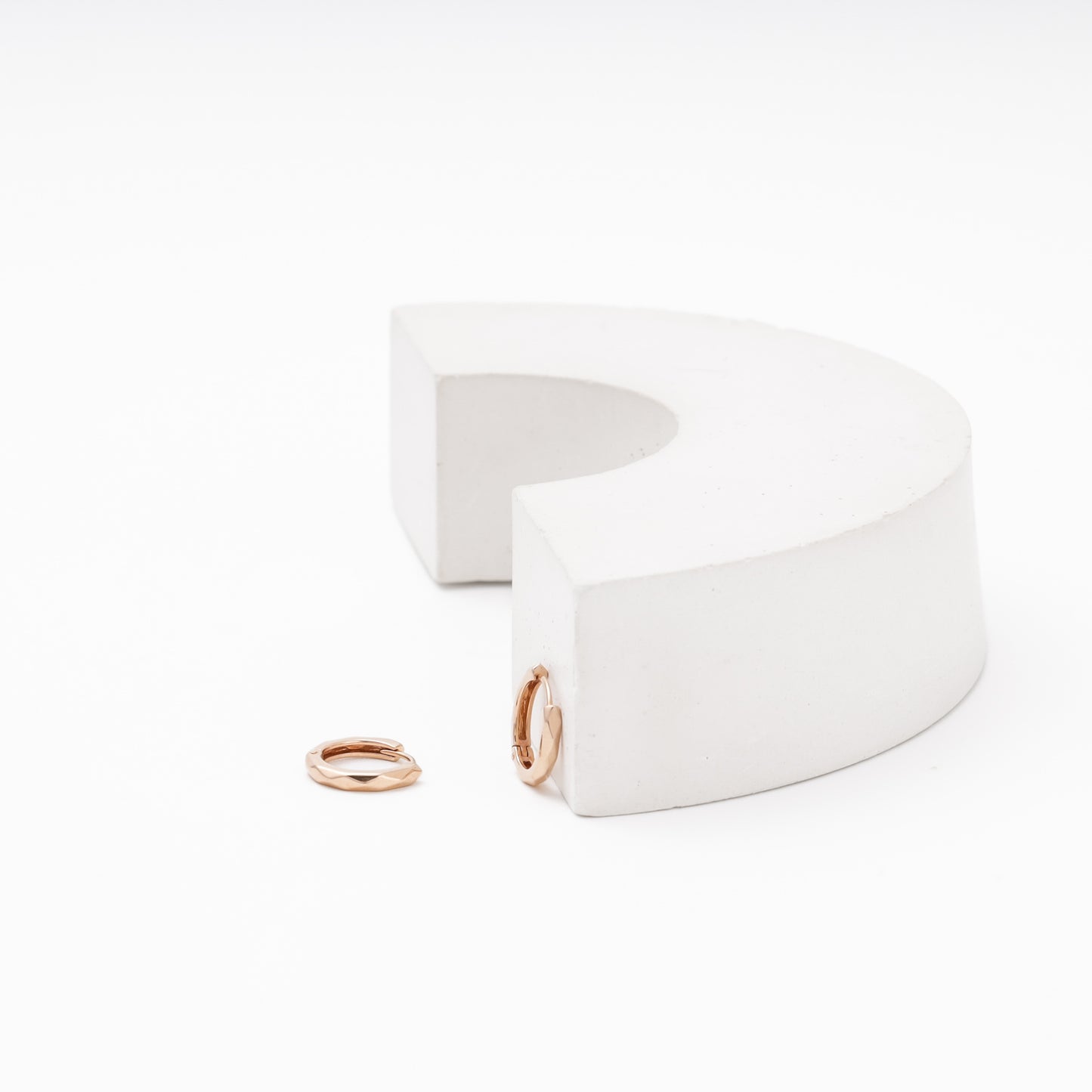 Gold hoop huggie earrings rose gold — Kabluchka
