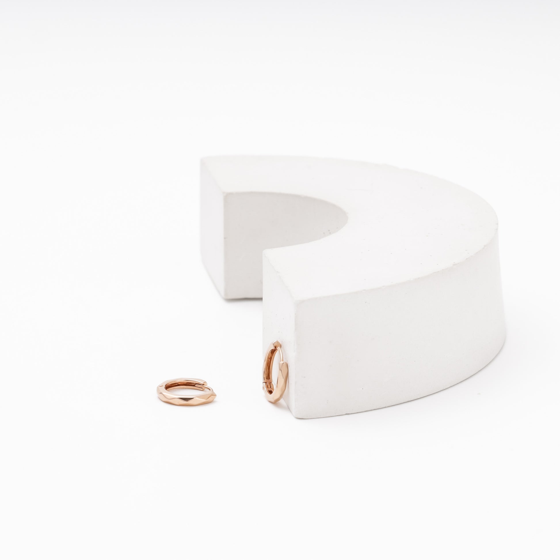 Gold hoop huggie earrings rose gold — Kabluchka