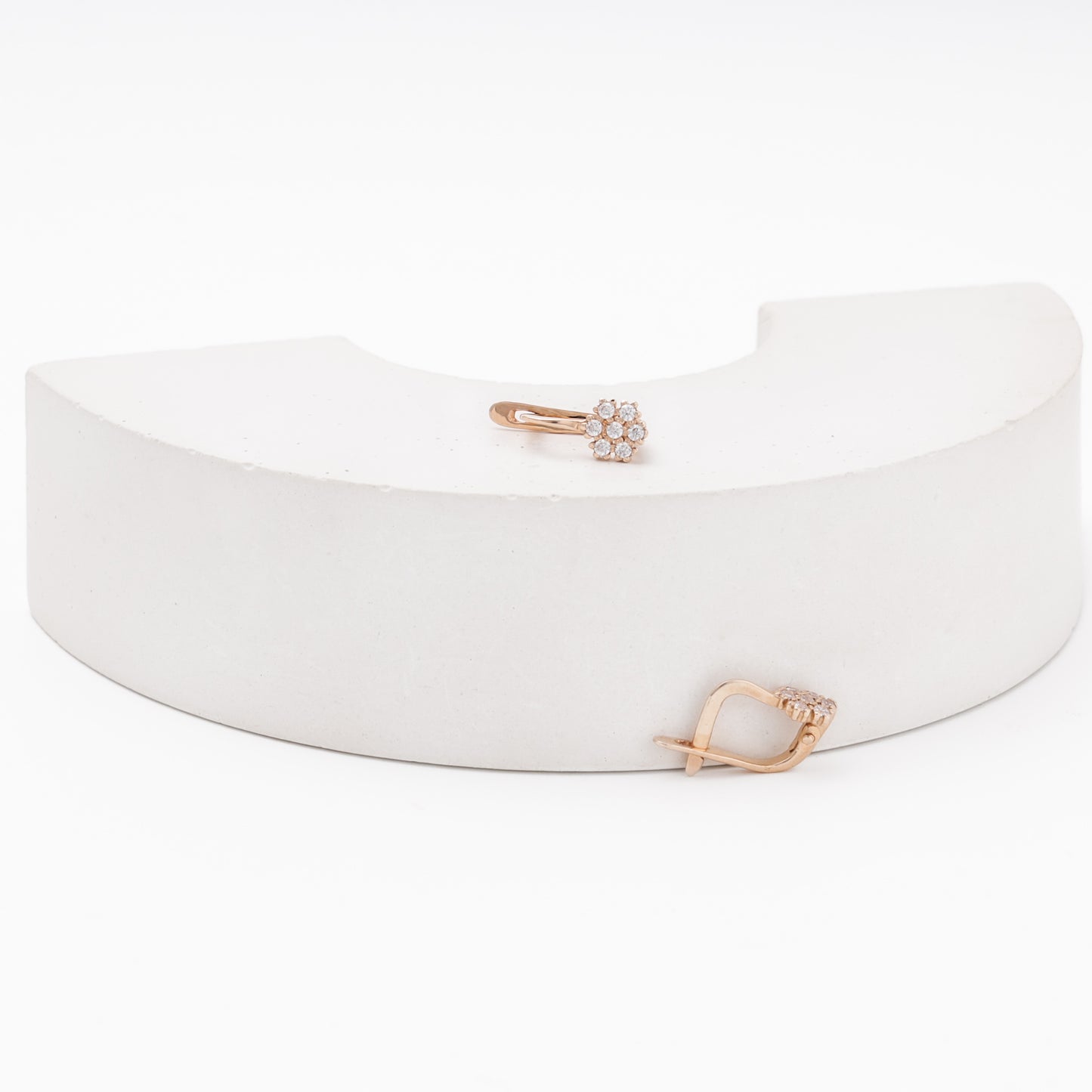 Rose gold 585 flower earrings with CZ — side view — Kabluchka